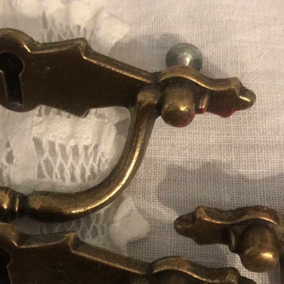 Gorgeous Colonial Drawer pulls - Set of 7. Beautiful rich looking brass. - Picture 5 of 10